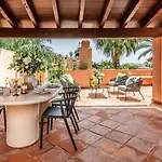 Nyaraló Vacation Marbella - Villa Federer, Cine Room, Bbq, New Decoration, Garage, Old Town Location, Big Communal Pool, Andalusian Garden, Walking To The Beach *