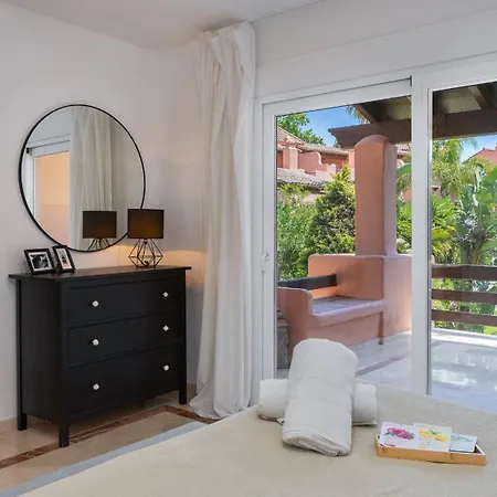 Vacation - Federer, Old Town With A Big Communal Pool And Andalusian Garden Vakantiehuis