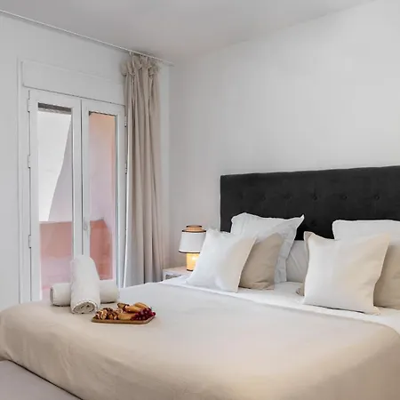 Дом отдыха Vacation - Federer, Old Town With A Big Communal Pool And Andalusian Garden Марбелья