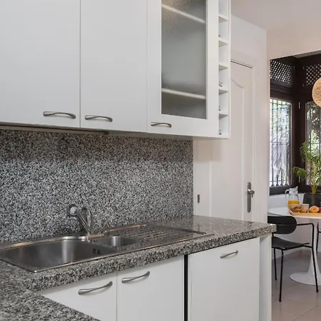 Vacation - Federer, Old Town With A Big Communal Pool And Andalusian Garden