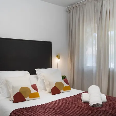 Дом отдыха Vacation - Federer, Old Town With A Big Communal Pool And Andalusian Garden