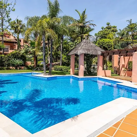 Дом отдыха Vacation - Federer, Old Town With A Big Communal Pool And Andalusian Garden *