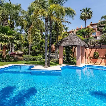 Дом отдыха Vacation - Federer, Old Town With A Big Communal Pool And Andalusian Garden Марбелья