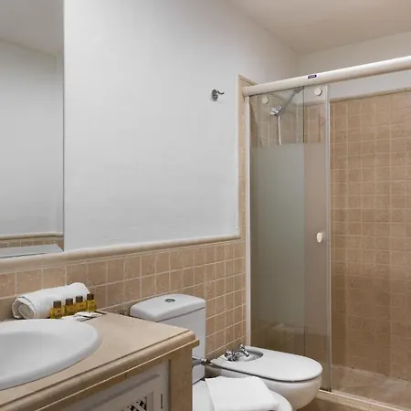 Дом отдыха Vacation - Federer, Old Town With A Big Communal Pool And Andalusian Garden