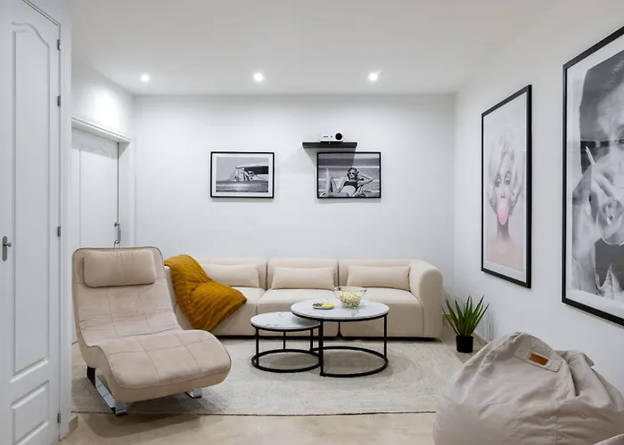 Vacation - Federer, Old Town With A Big Communal Pool And Andalusian Garden