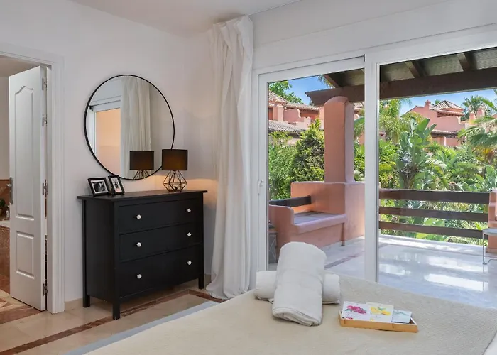 Vacation - Federer, Old Town With A Big Communal Pool And Andalusian Garden 度假居