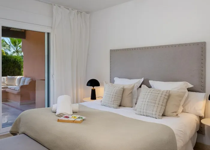 Vacation - Federer, Old Town With A Big Communal Pool And Andalusian Garden 度假居 马尔韦利亚