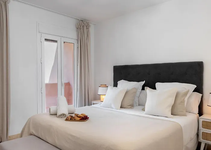 度假居 Vacation - Federer, Old Town With A Big Communal Pool And Andalusian Garden 马尔韦利亚