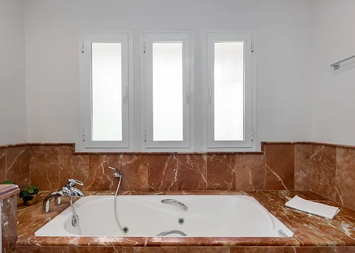 Vacation - Federer, Old Town With A Big Communal Pool And Andalusian Garden