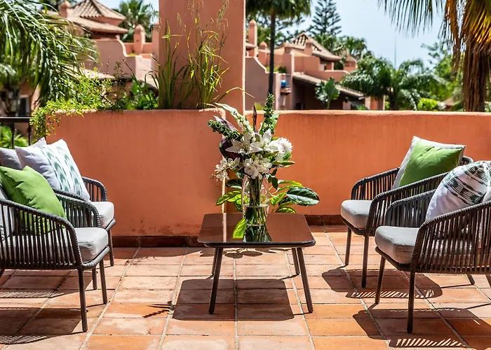 Vacation - Federer, Old Town With A Big Communal Pool And Andalusian Garden 度假居 马尔韦利亚