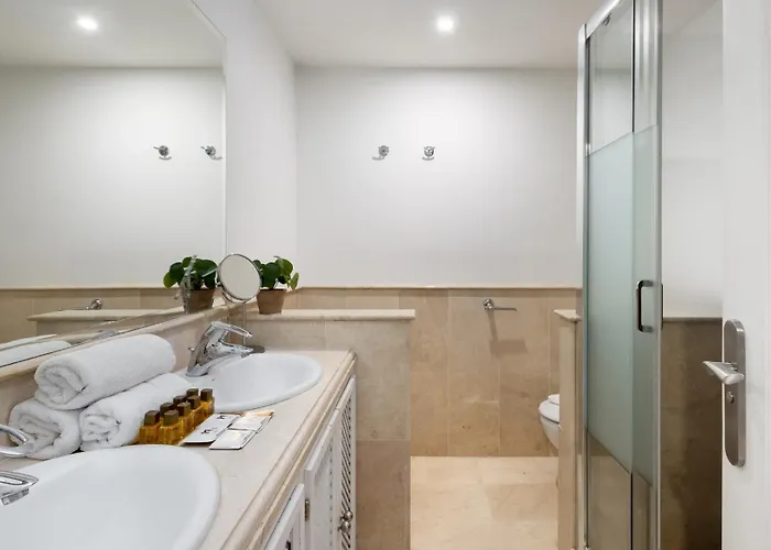 Vacation - Federer, Old Town With A Big Communal Pool And Andalusian Garden * 马尔韦利亚