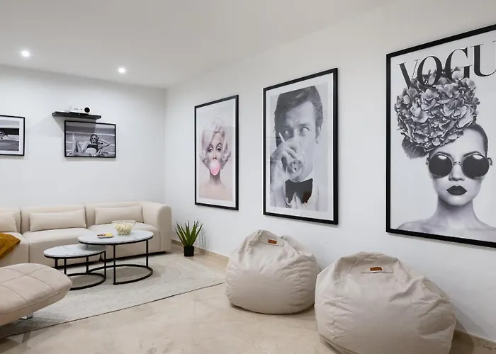 Vacation - Federer, Old Town With A Big Communal Pool And Andalusian Garden 马尔韦利亚